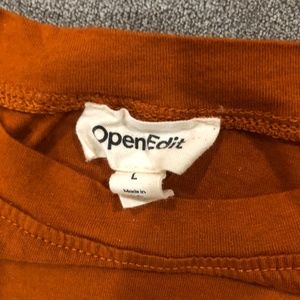 Fall🍁🍁🍁tee shirt. The color is rust not orange. As pictured in first photo.